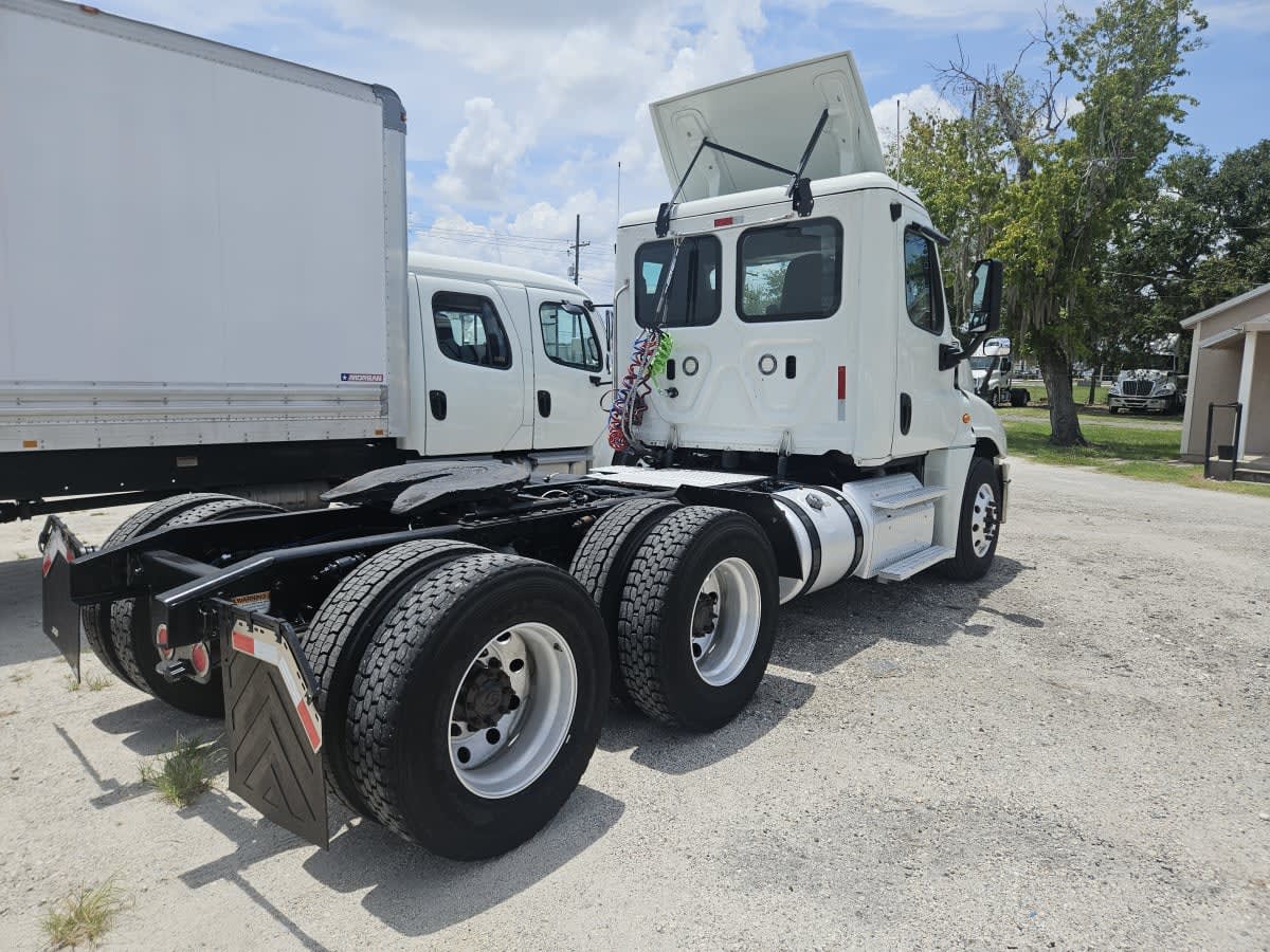 2019 Freightliner - image 4