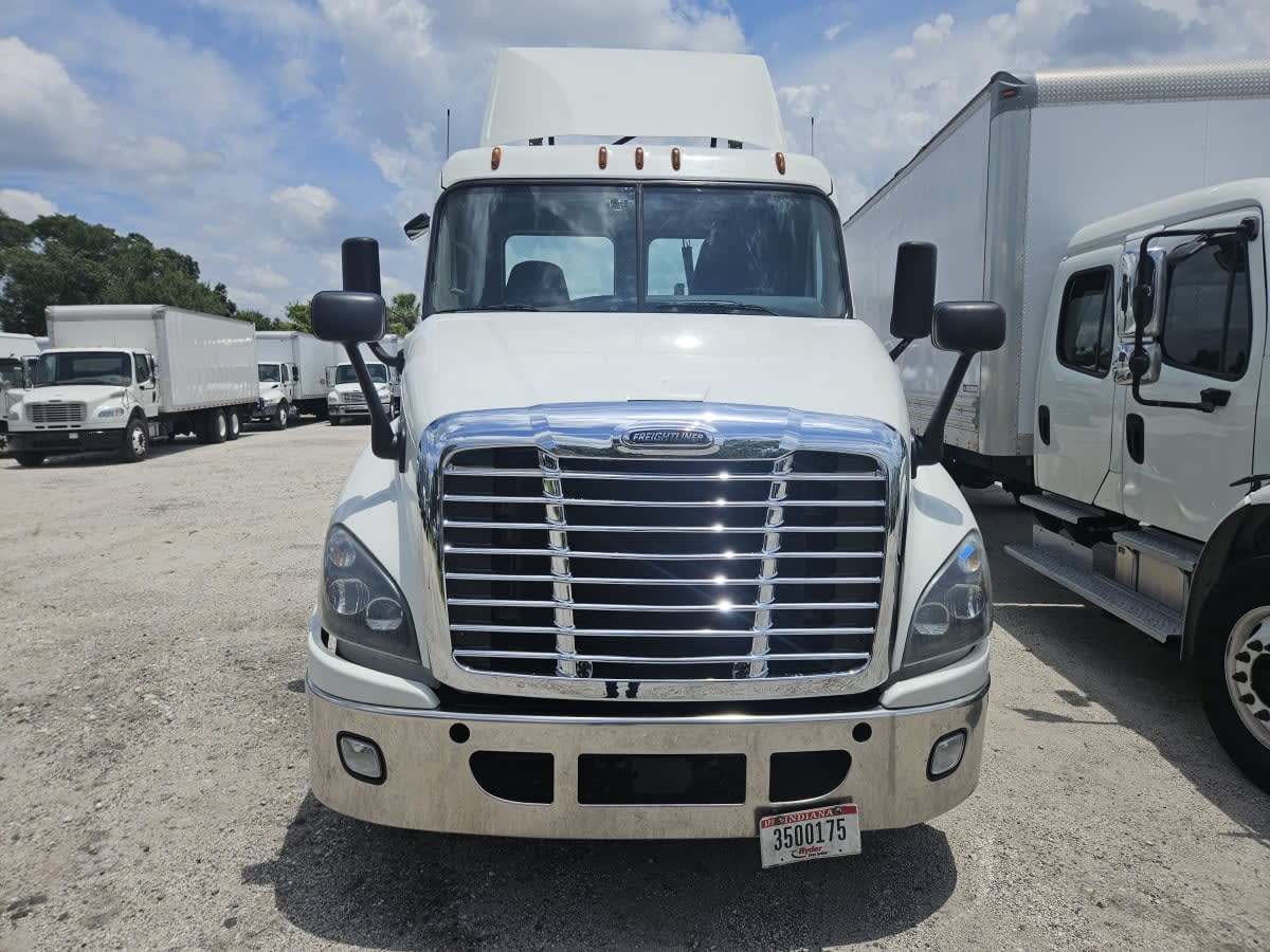 2019 Freightliner - image 2