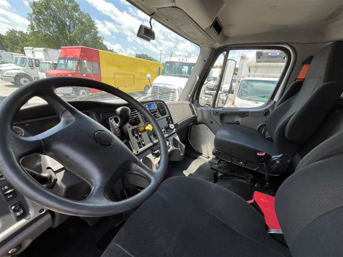 2019 Freightliner M2 106 864337