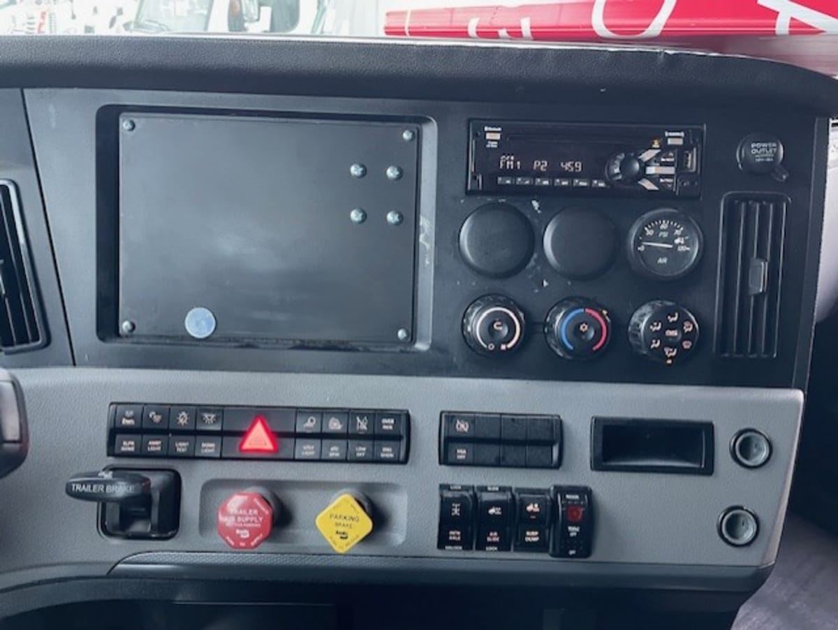 2020 Freightliner - image 11