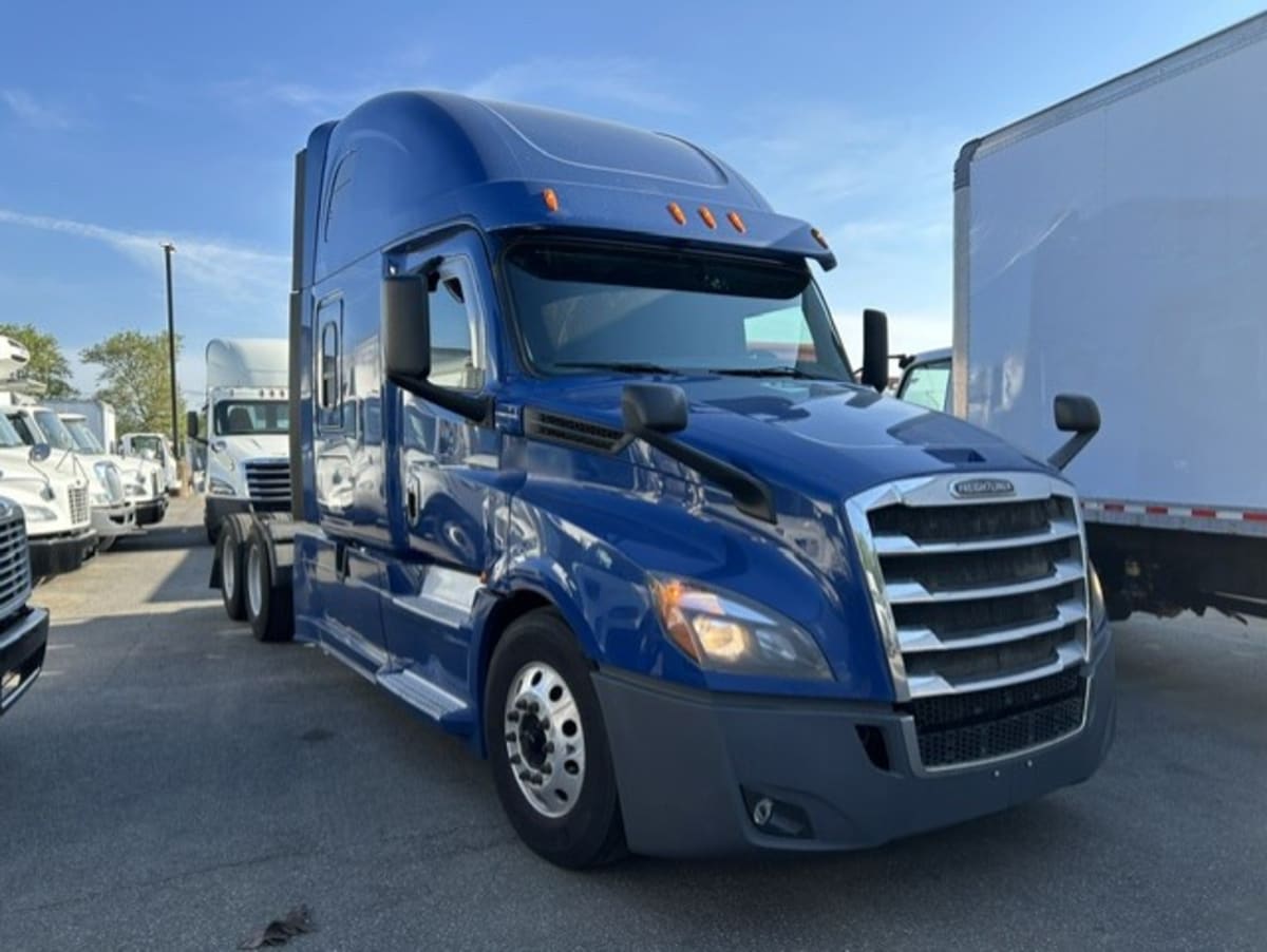 2019 Freightliner Cascadia in Farmingdale, NY — photo 3