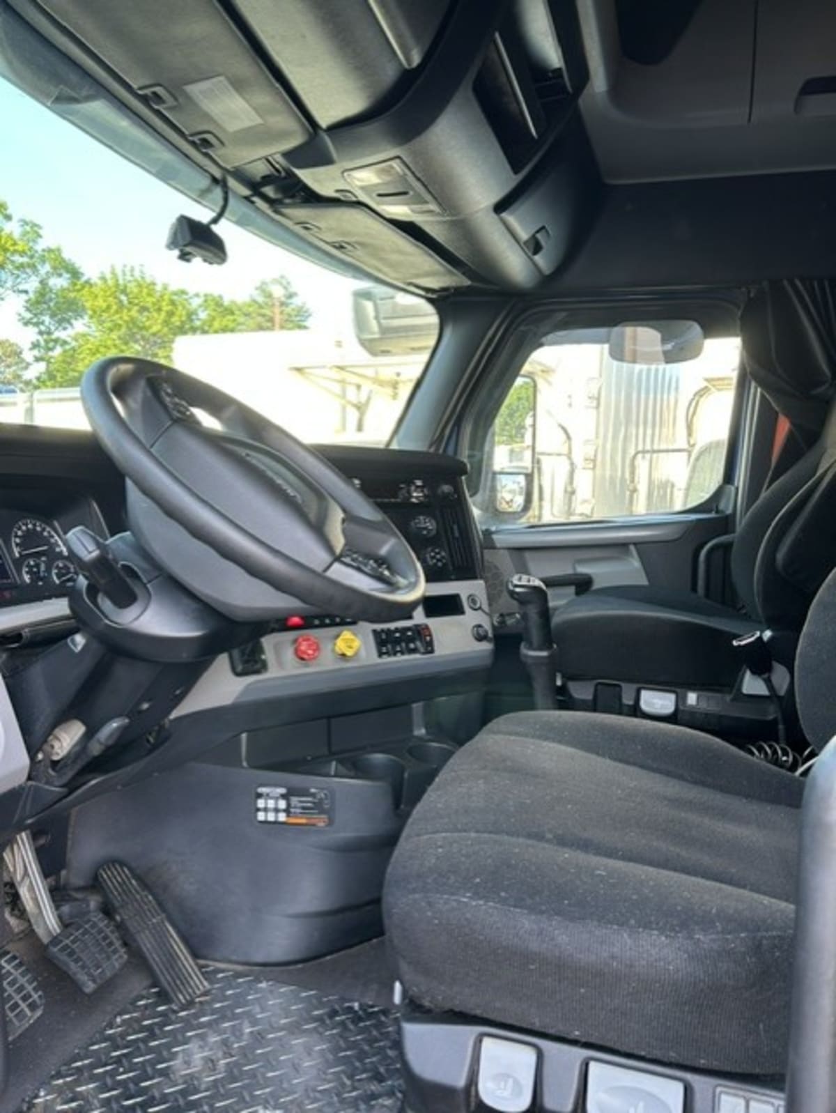 2019 Freightliner Cascadia in Farmingdale, NY — photo 7