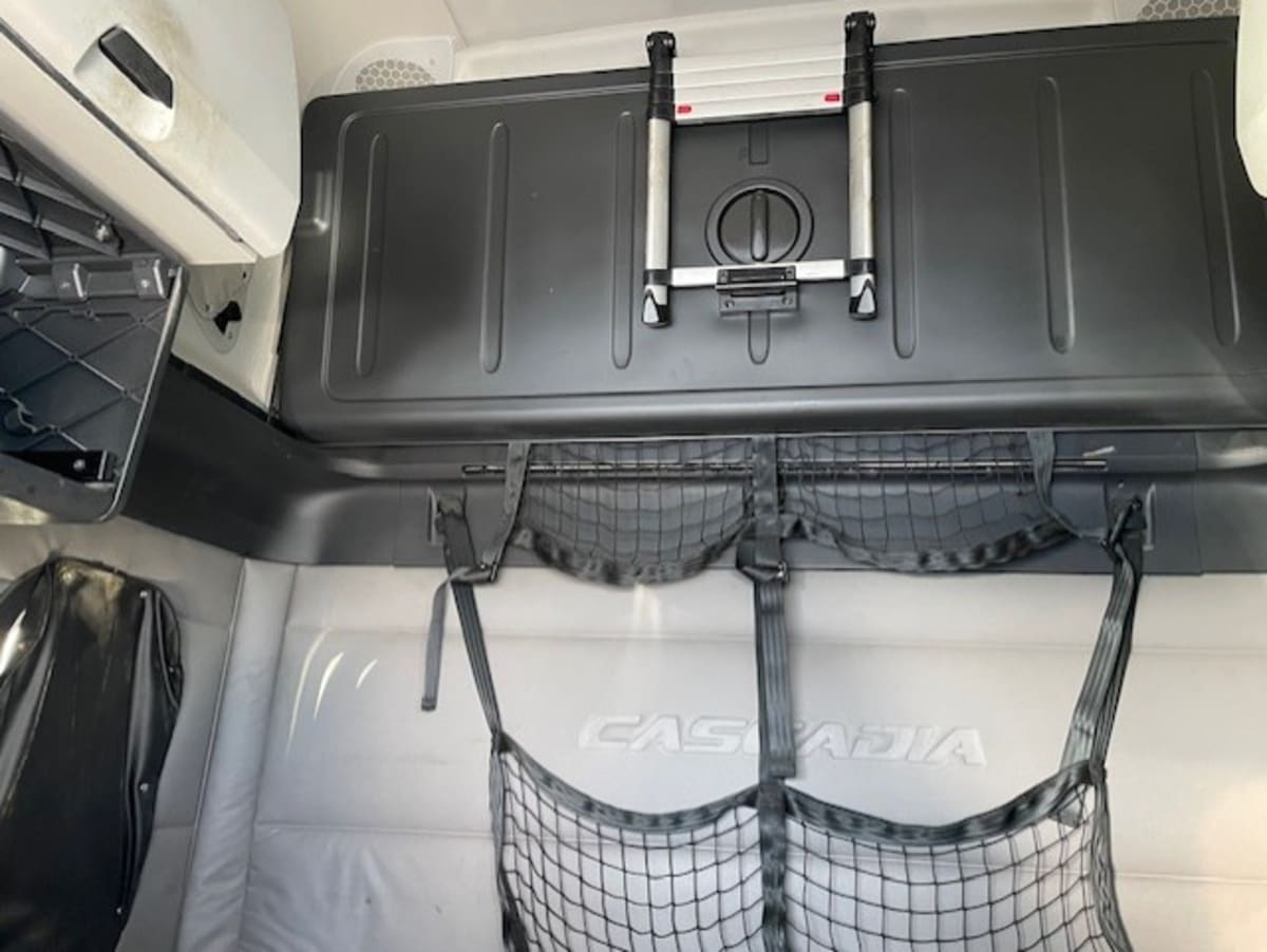 2020 Freightliner - image 12