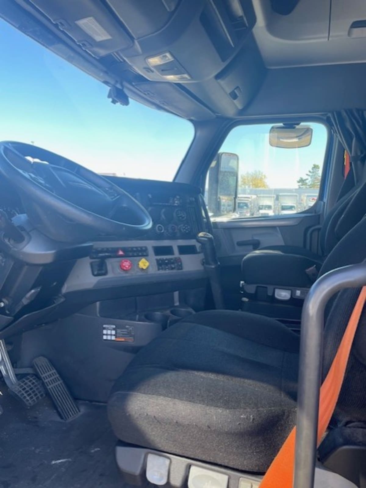 2020 Freightliner - image 7