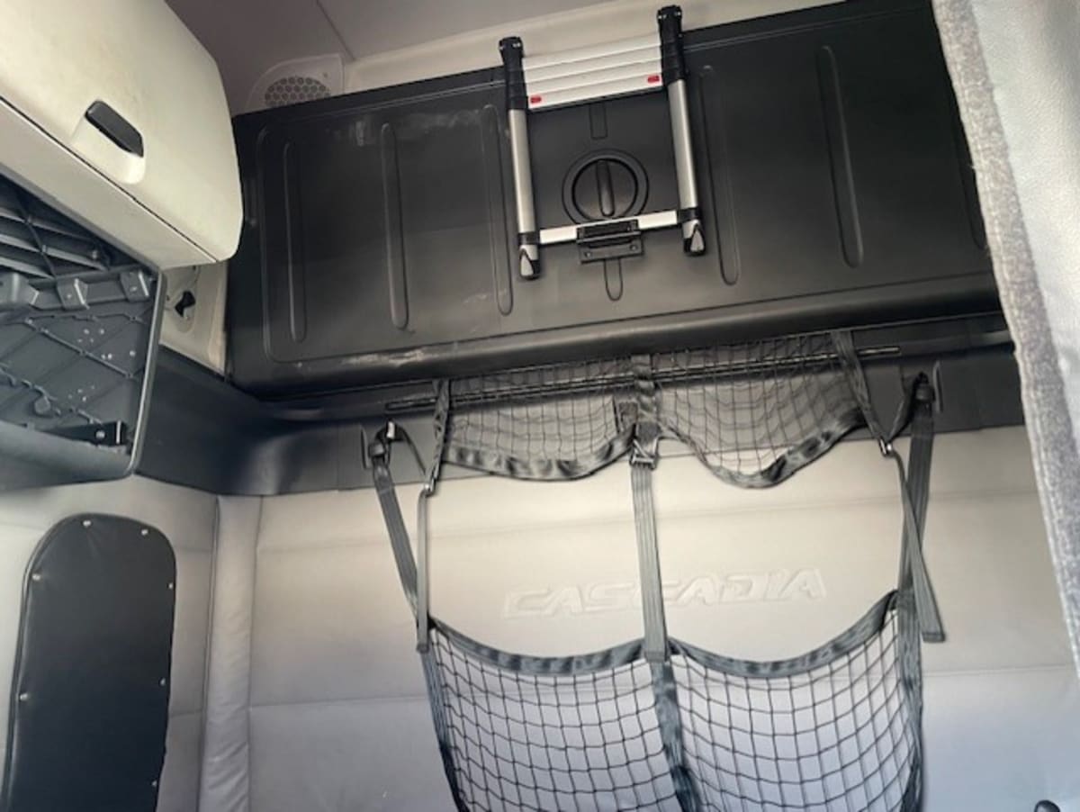 2020 Freightliner - image 13