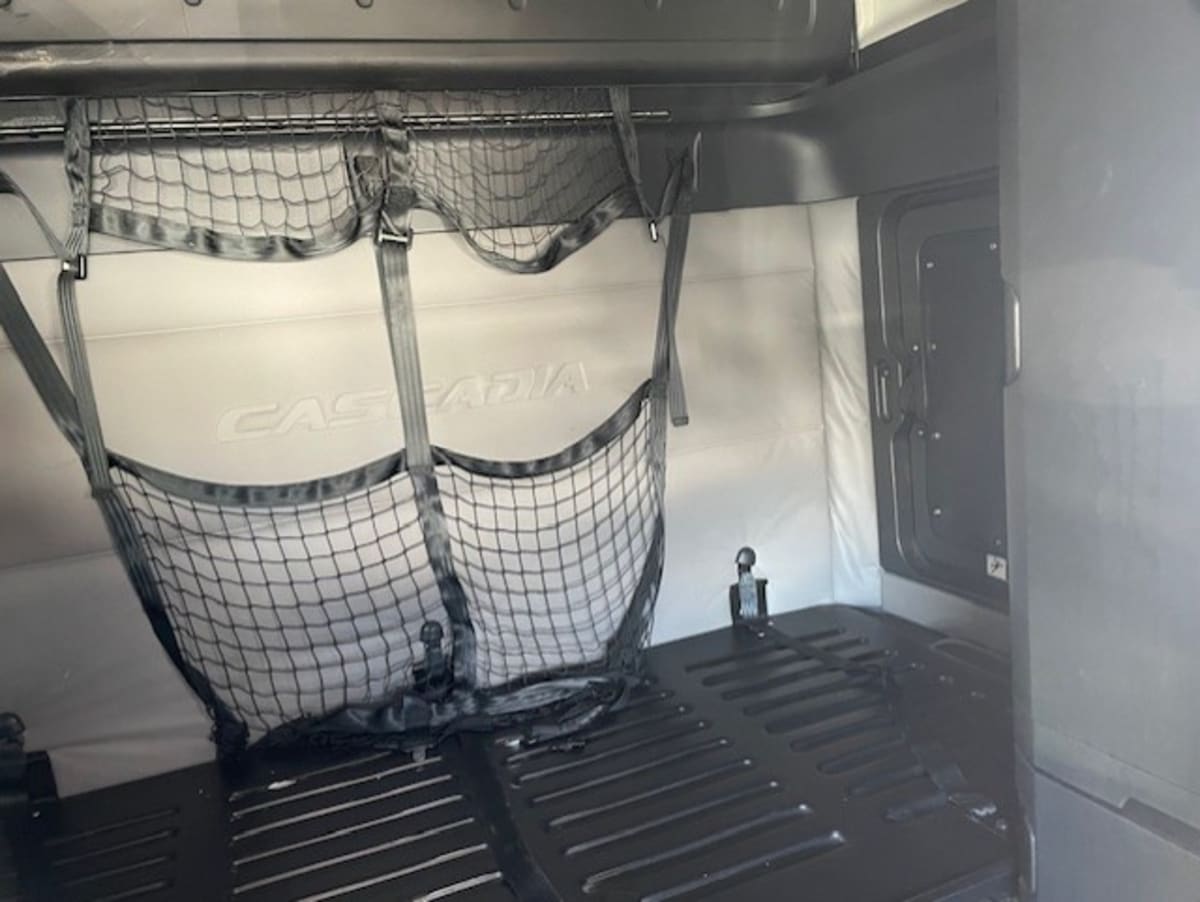 2020 Freightliner - image 15