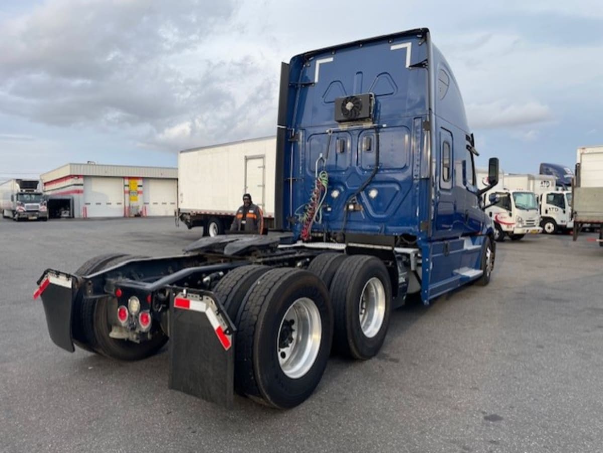 2020 Freightliner - image 7