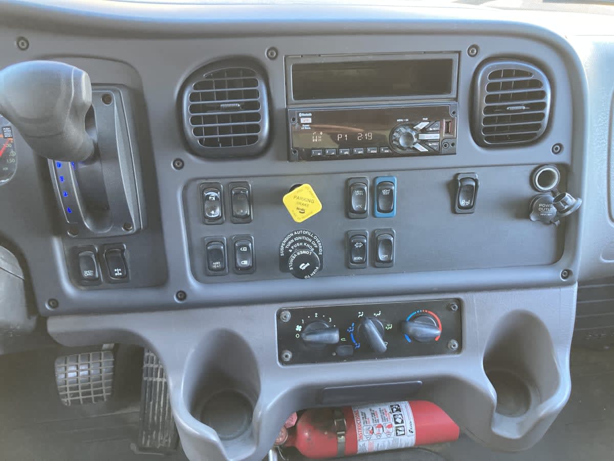 2019 Freightliner/Mercedes M2 106 865320