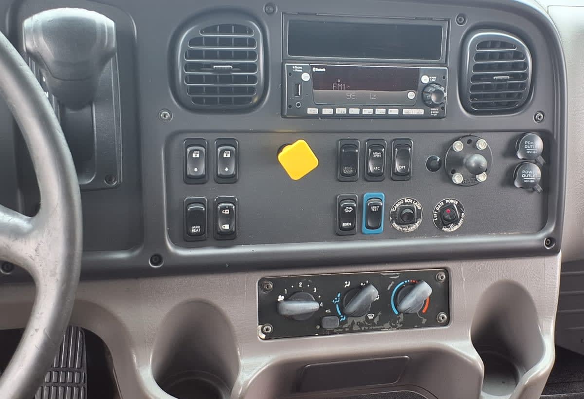 2019 Freightliner M2 106 865402