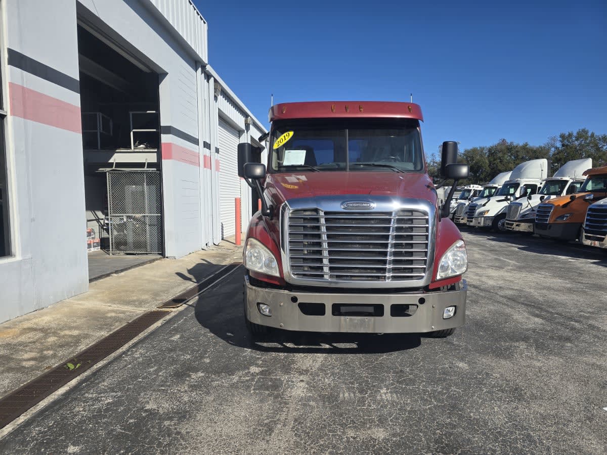 2019 Freightliner - image 2