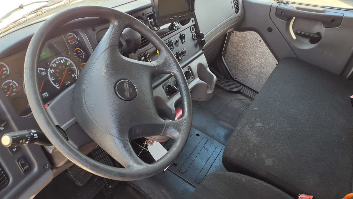 2019 Freightliner/Mercedes M2 106 866097
