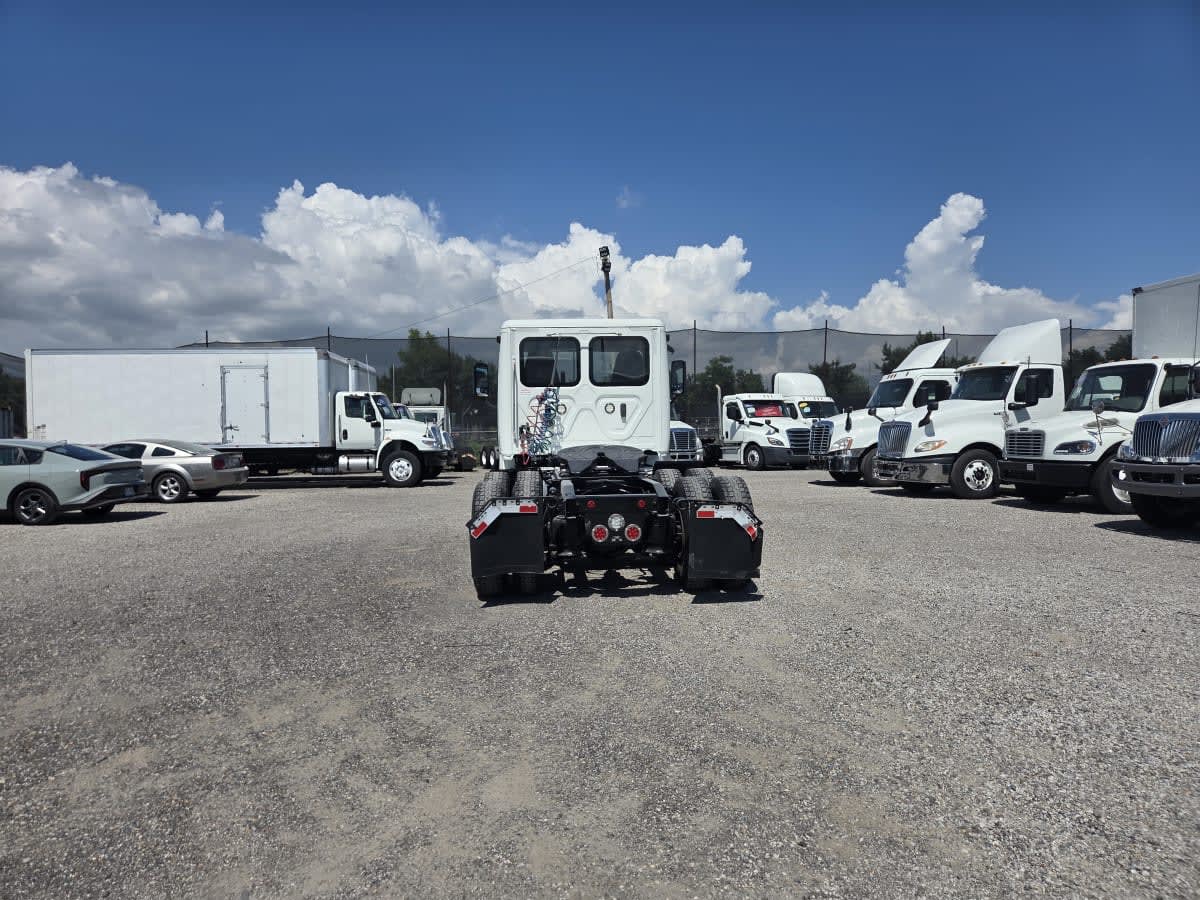 2020 Freightliner Cascadia in St. Rose, LA — photo 5