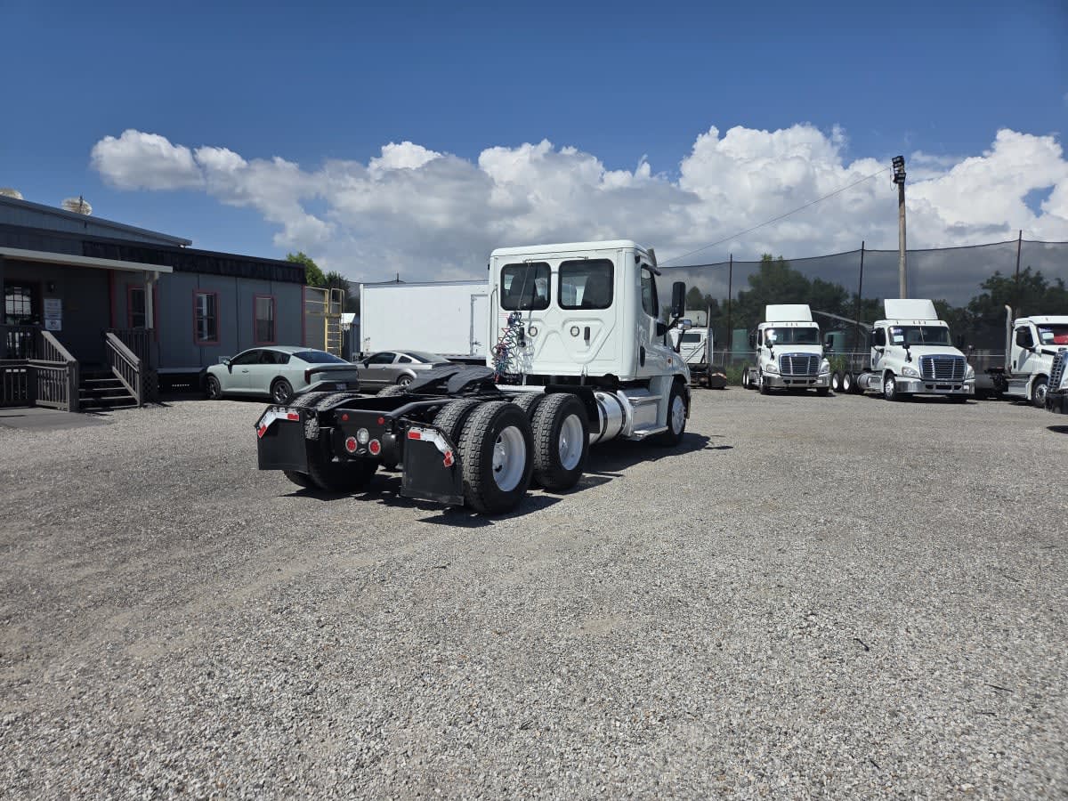 2020 Freightliner Cascadia in St. Rose, LA — photo 4