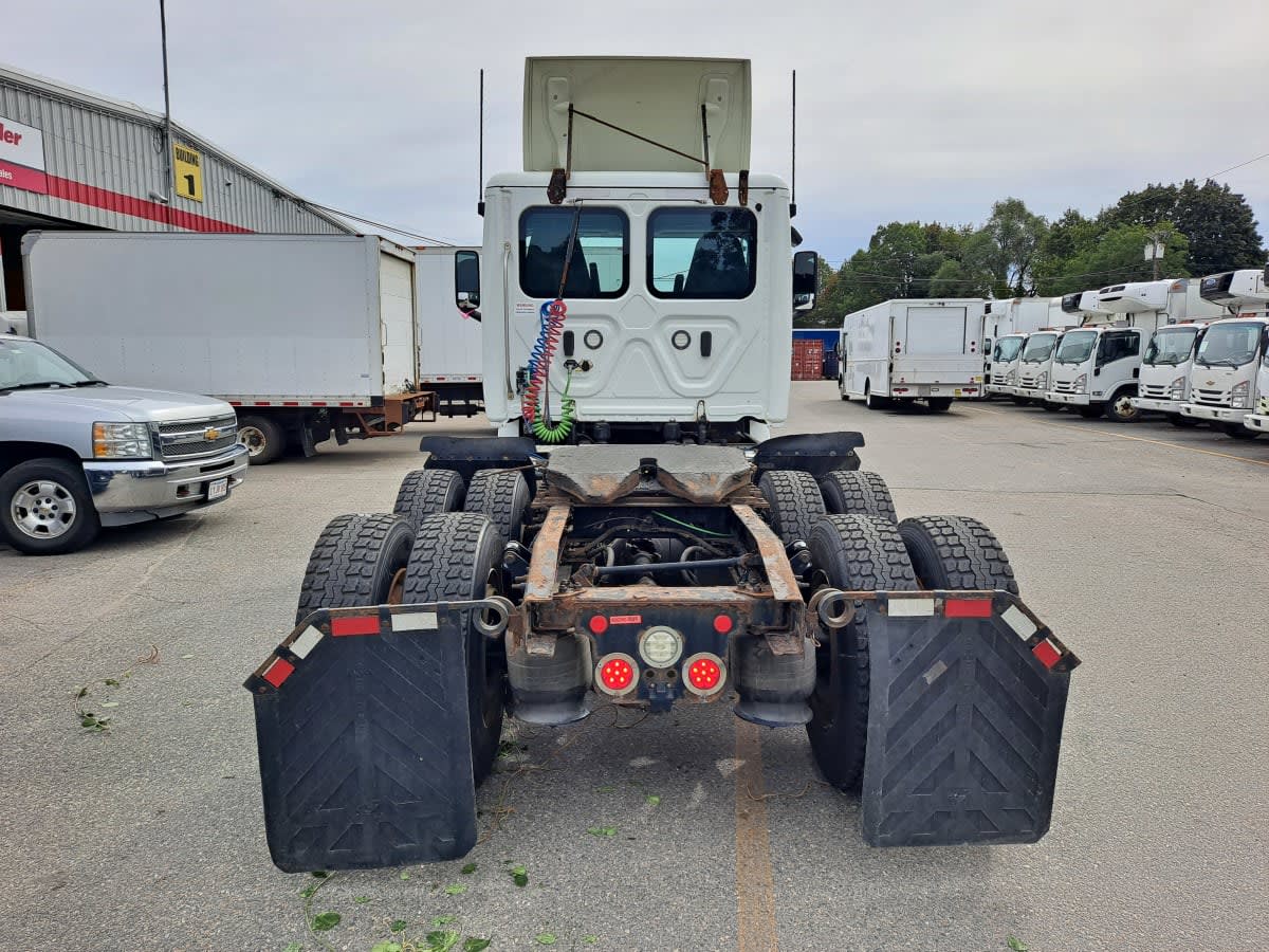 2019 Freightliner Cascadia in Salisbury, MA — photo 5
