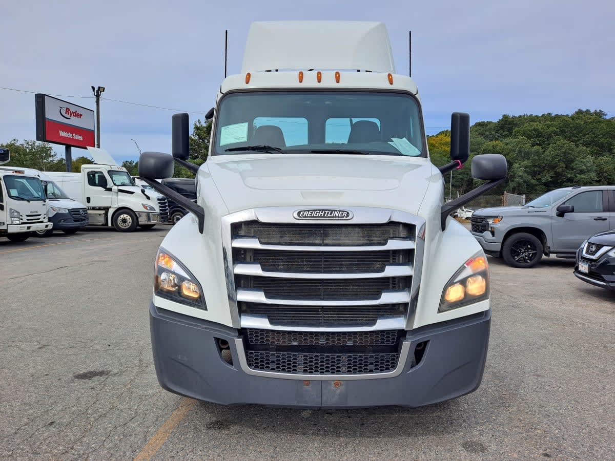 2019 Freightliner Cascadia in Salisbury, MA — photo 2