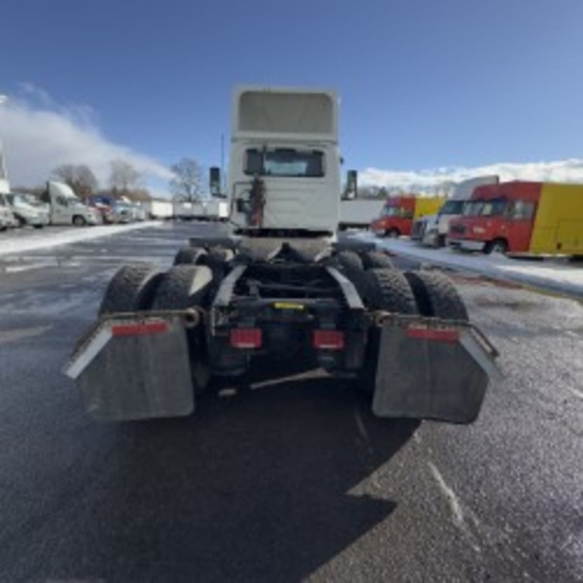 2019 International - image 5