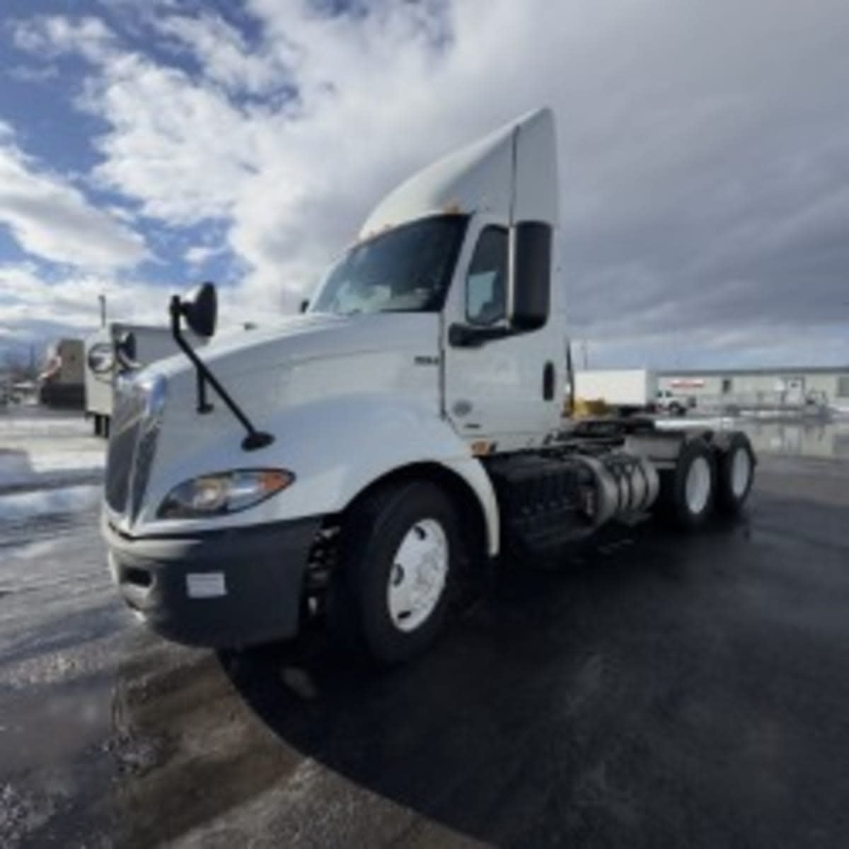 2019 International - image 3