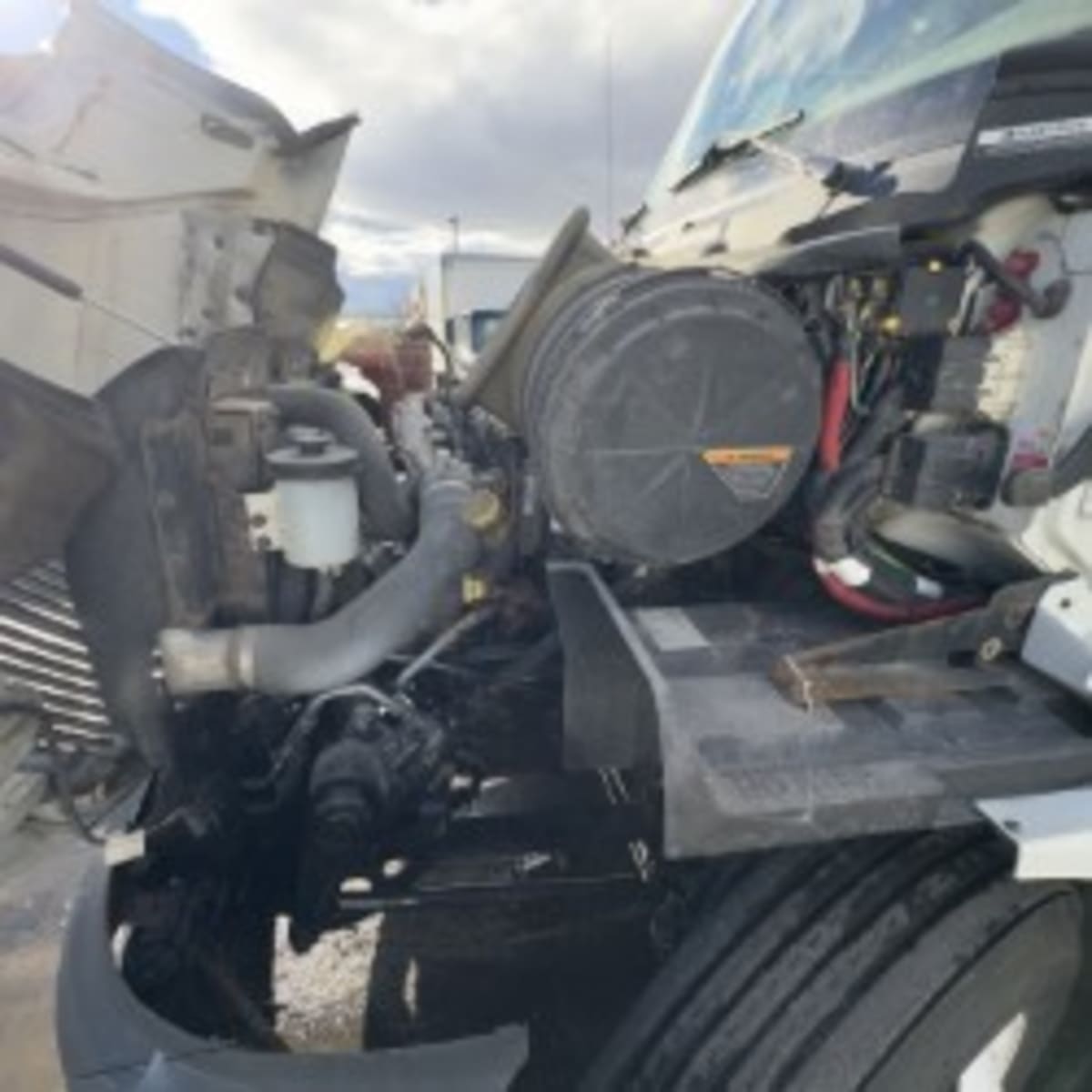 2019 International - image 8