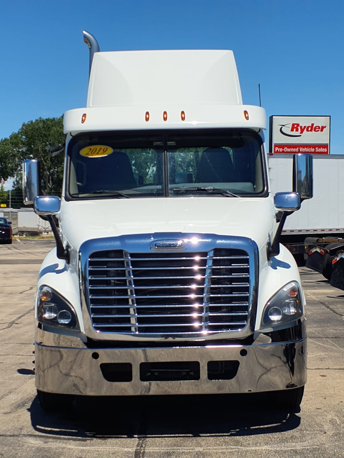 2019 Freightliner Cascadia in Oak Creek, WI — photo 2