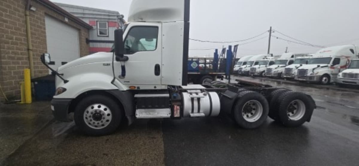 2019 International - image 10