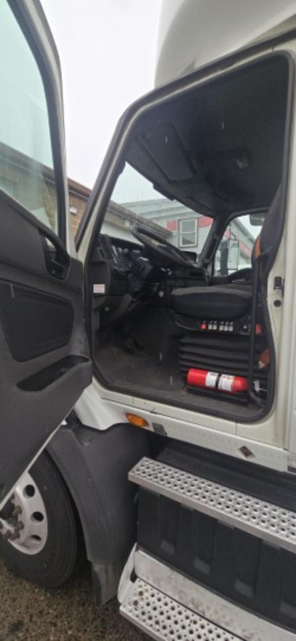 2019 International - image 7