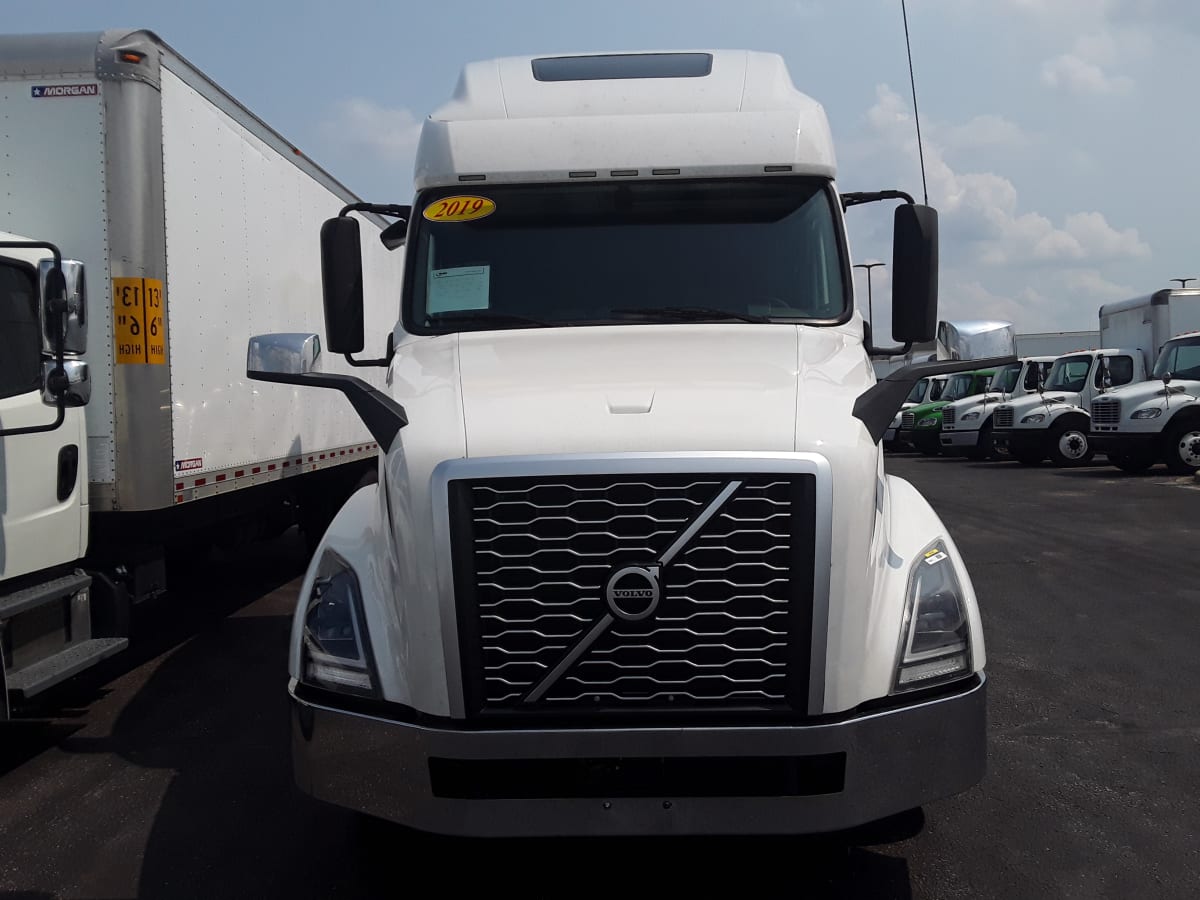 2019 Volvo VNL64T-760 866990