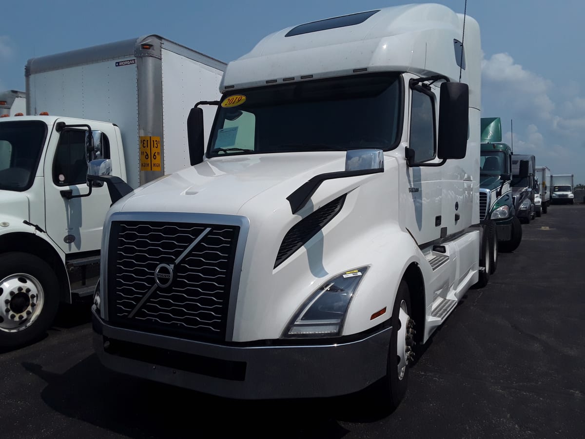 2019 Volvo VNL64T-760 866990