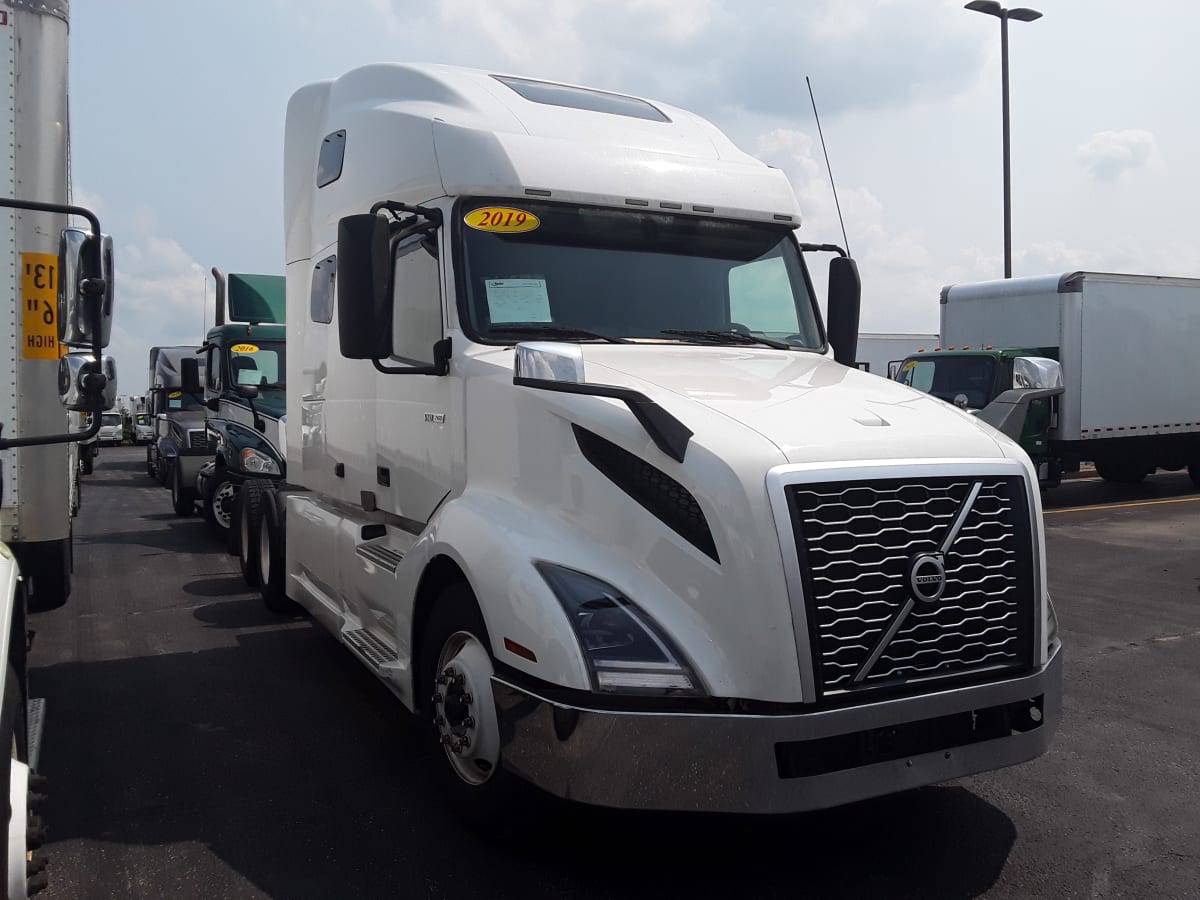 2019 Volvo VNL64T-760 866990