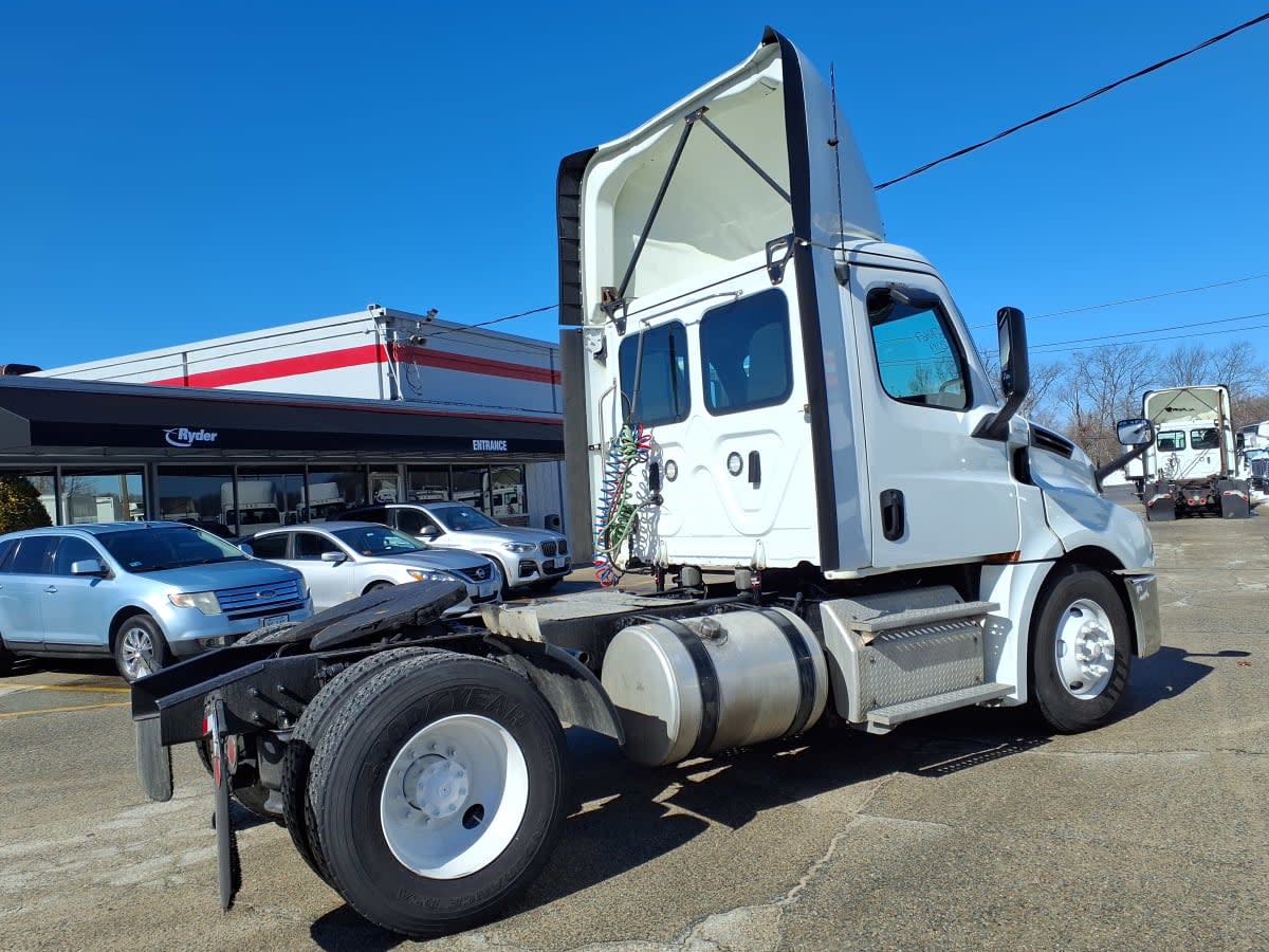 2019 Freightliner/Mercedes NEW CASCADIA 126 867067