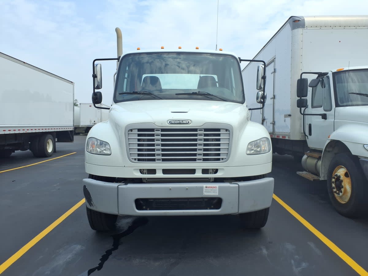 2019 Freightliner M2 106 - image 2