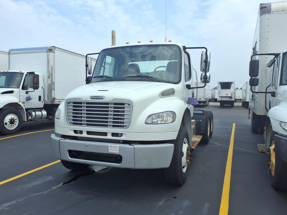 2019 Freightliner M2 106 - image 3