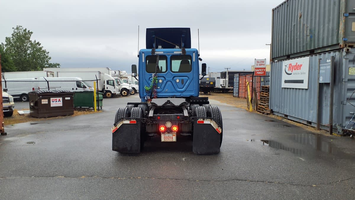 2019 Freightliner Cascadia in Springfield, MA — photo 5