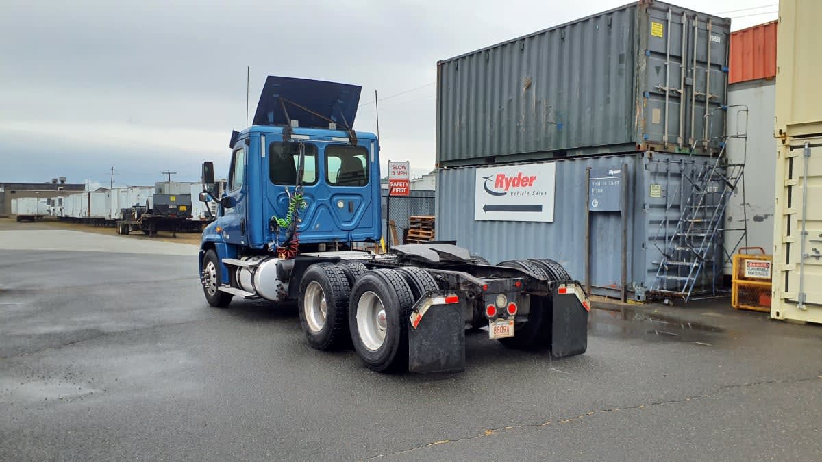 2019 Freightliner Cascadia in Springfield, MA — photo 6