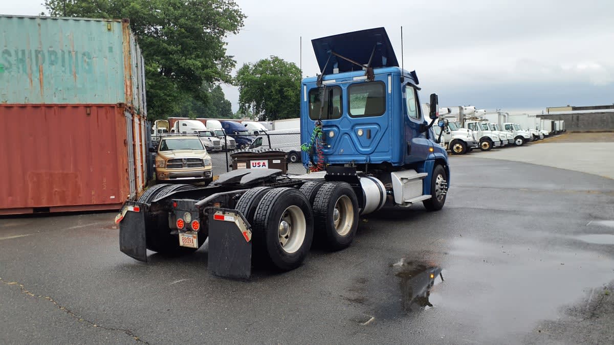 2019 Freightliner Cascadia in Springfield, MA — photo 4