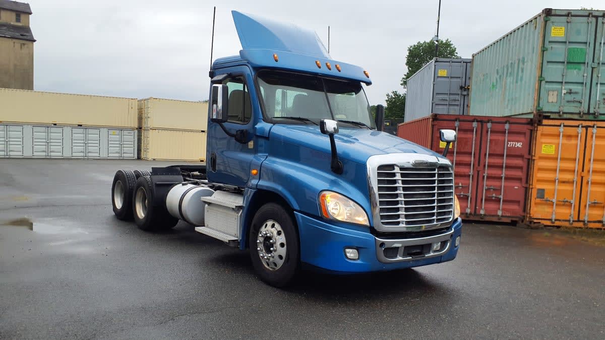 2019 Freightliner Cascadia in Springfield, MA — photo 3