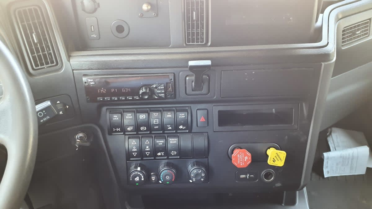 2019 Navistar International LT625 SLPR CAB 867195