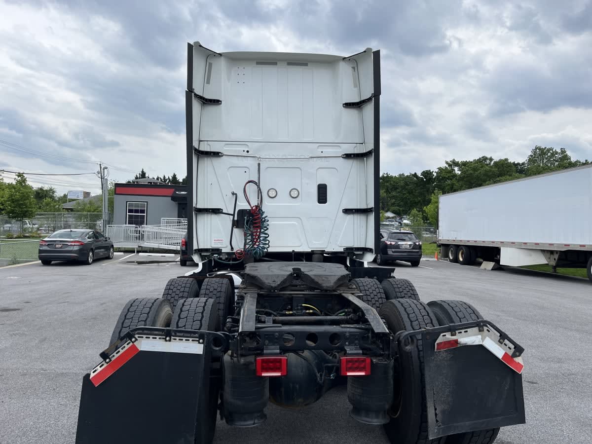 2019 International - image 5