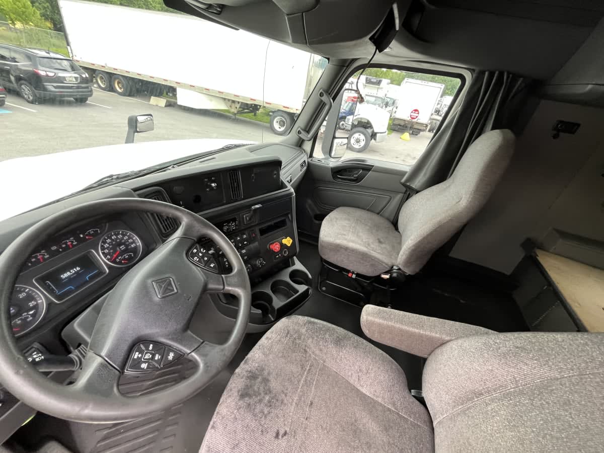 2019 International - image 7