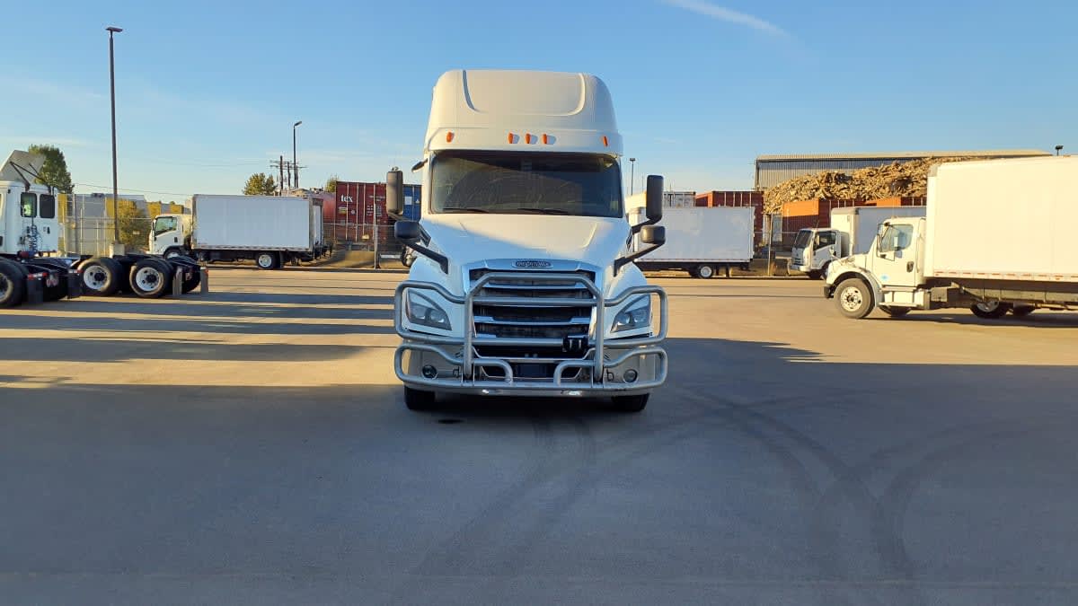 2019 Freightliner Cascadia in Tacoma, WA — photo 2