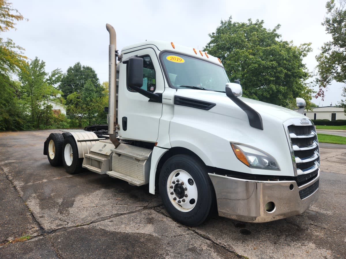 2019 Freightliner Cascadia in Hilliard, OH — photo 3