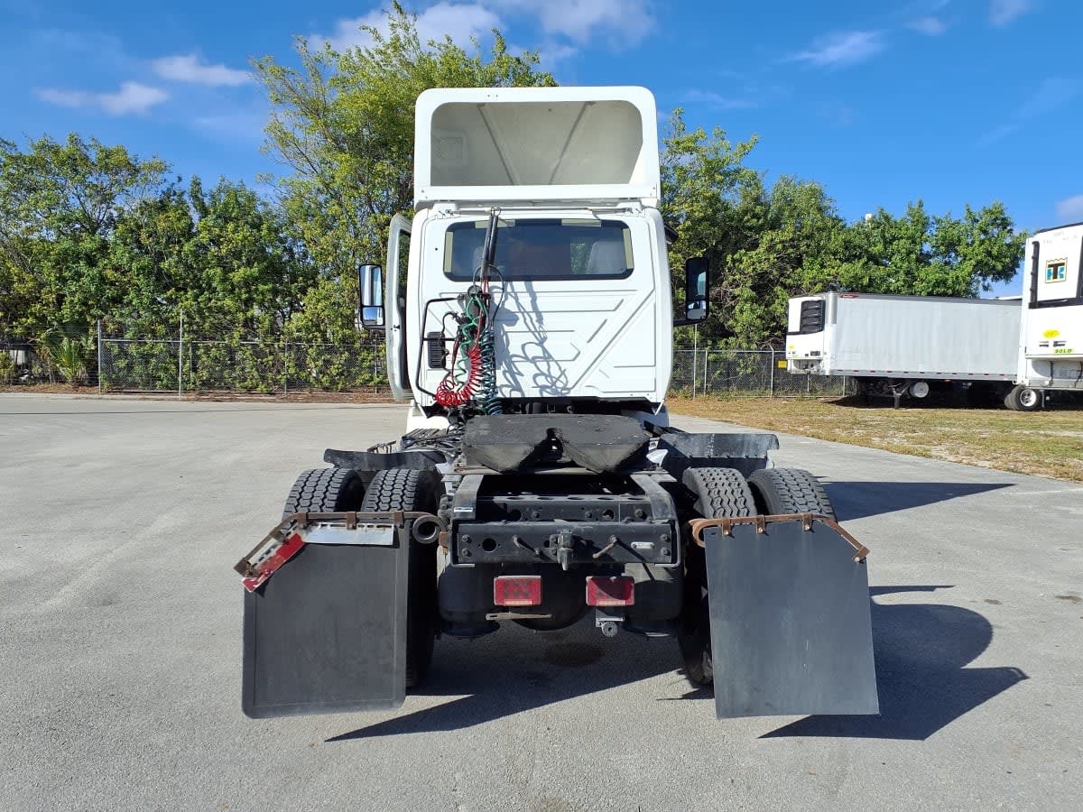 2019 International - image 5