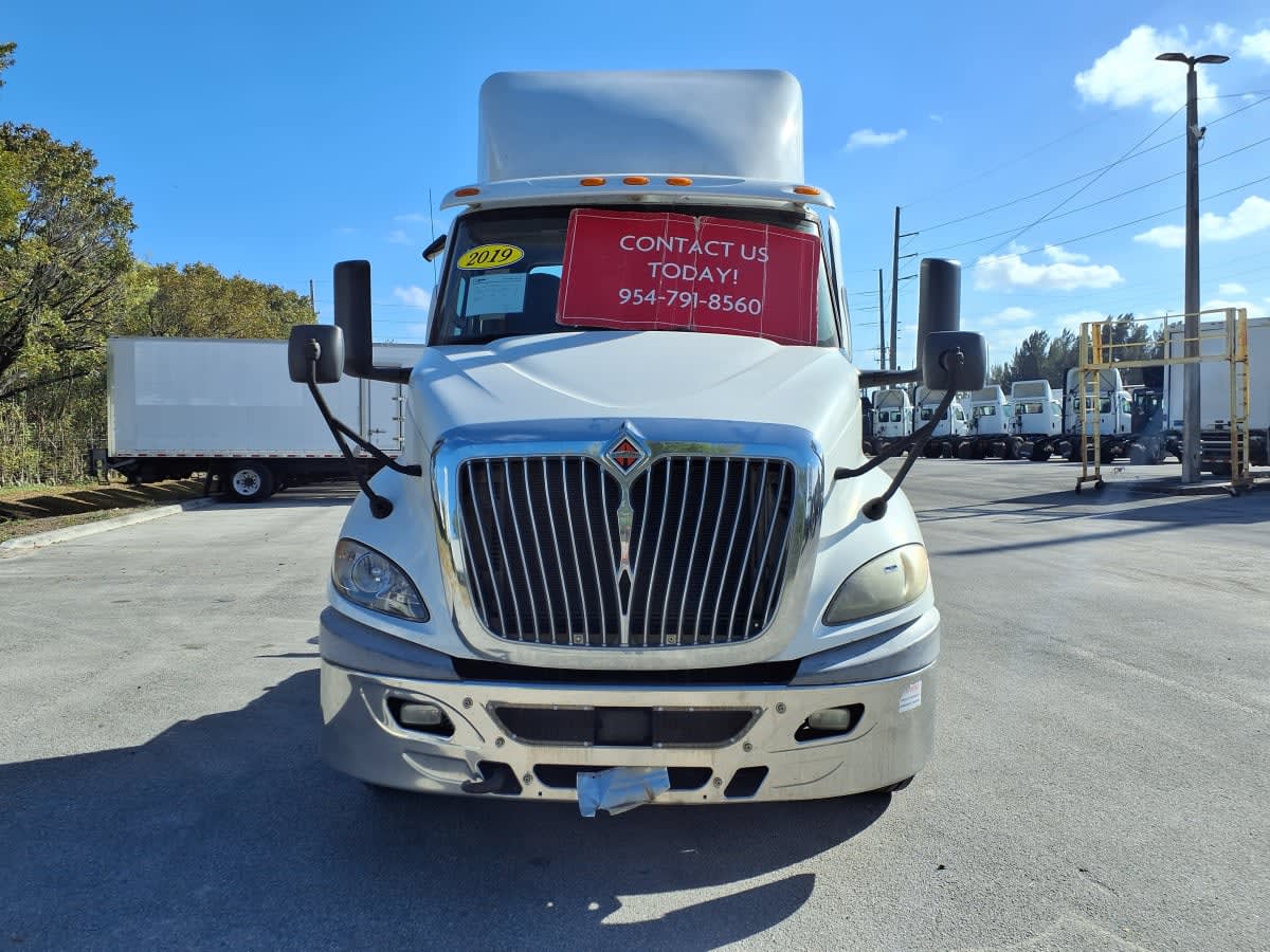 2019 International - image 2