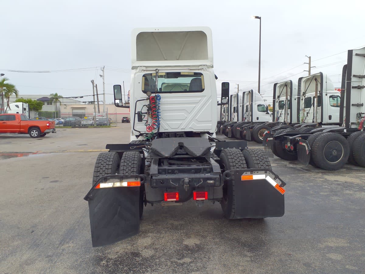 2019 International - image 5