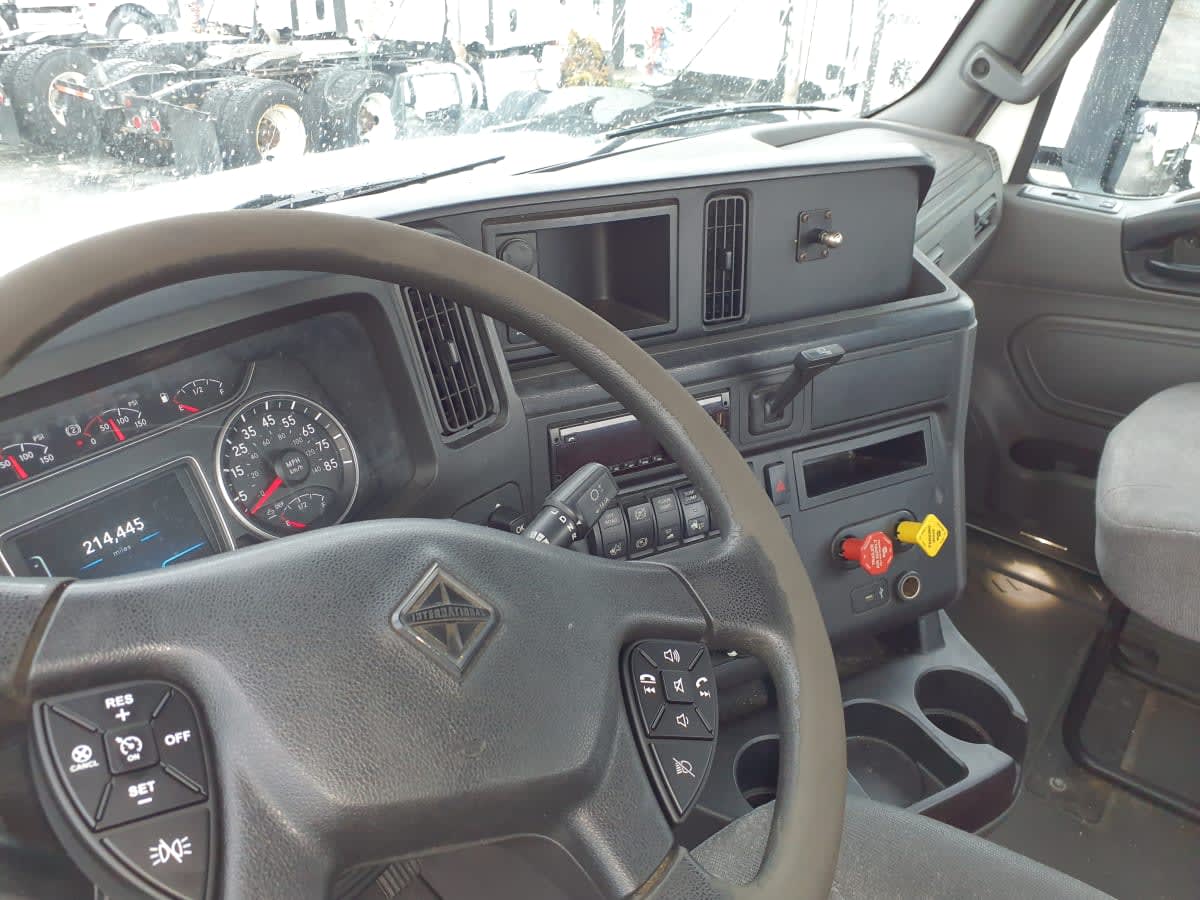 2019 International - image 7