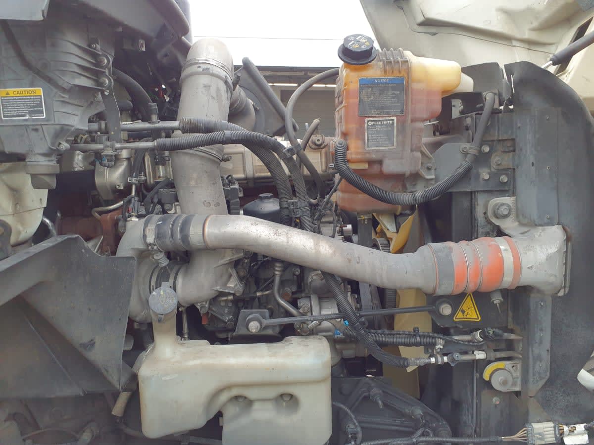 2019 International - image 8