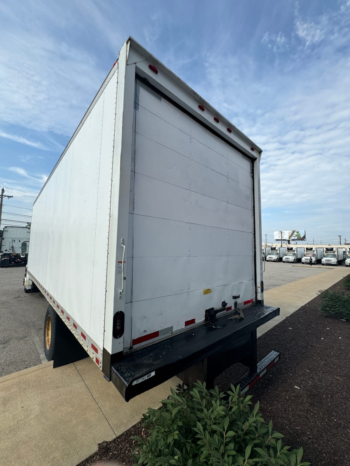 2019 Freightliner/Mercedes M2 106 867382
