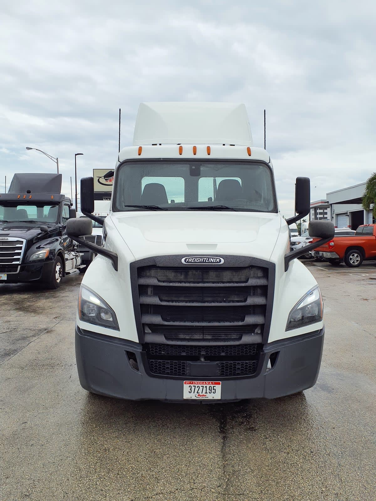 2019 Freightliner Cascadia in Miami, FL — photo 2