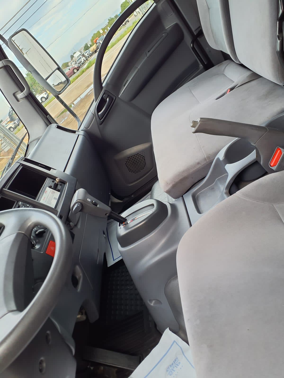 2019 Isuzu NPR - image 7