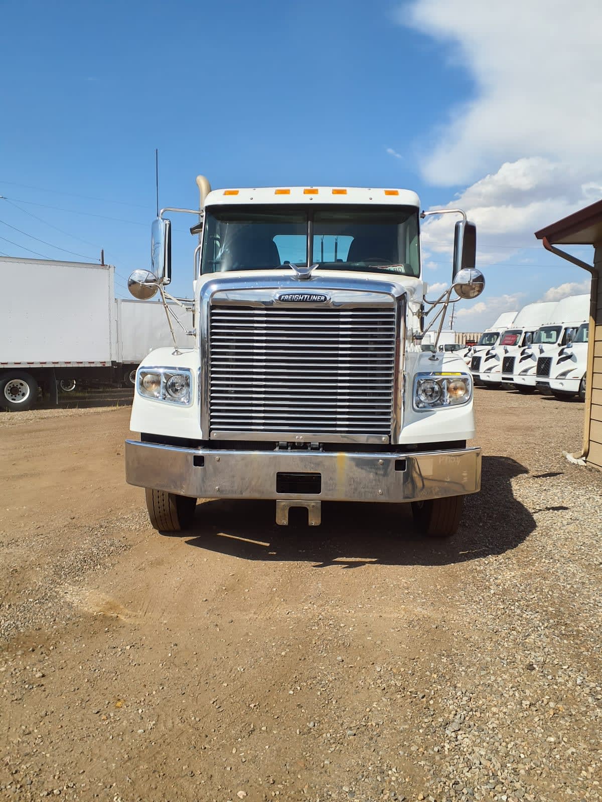 2019 Freightliner 122SD - image 2