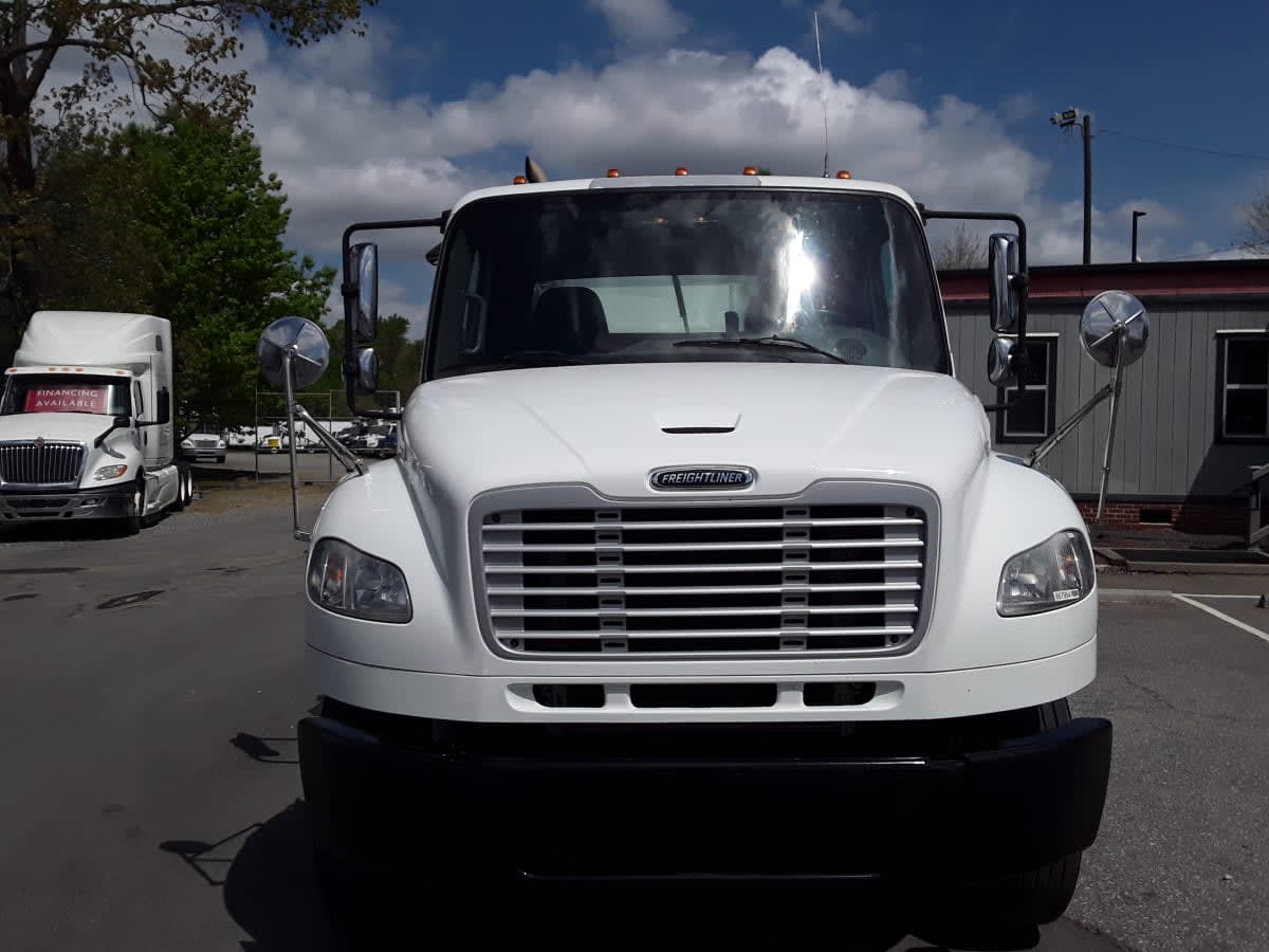 2019 Freightliner M2 106 - image 2